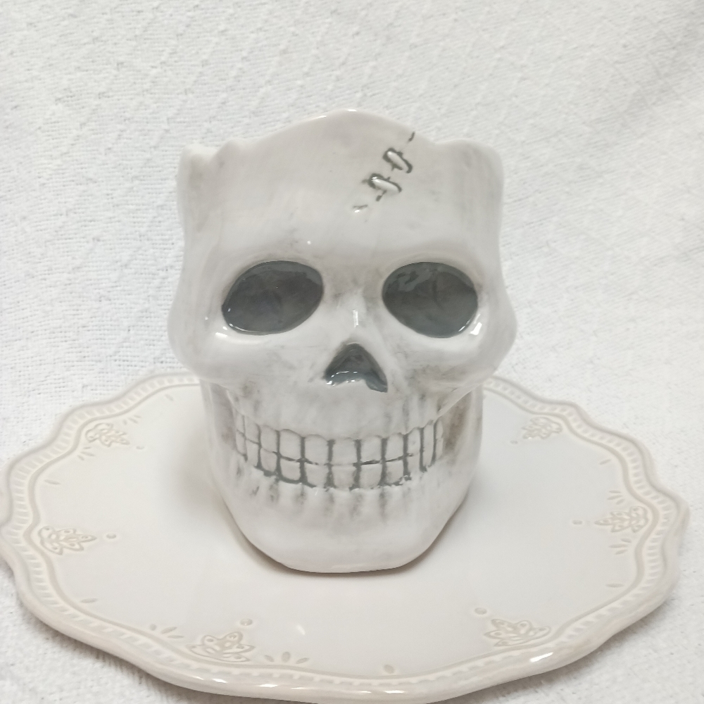 NWT Yankee Candle Company Skull Ceramic Candle Holder